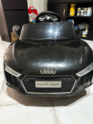 Αμάξι παιδικό Audi R8 licensed σαν καινούργιο με remote