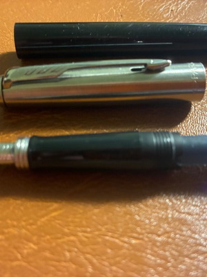 Писалка Parker 45 винтидж употребявана, черна със сребърен капак