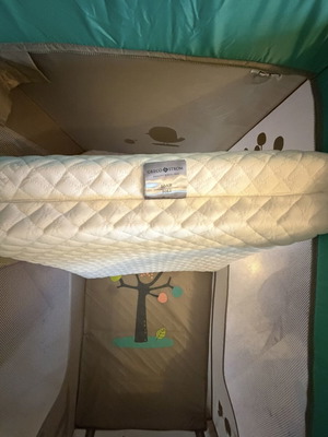 Moni playpen like new with toy bar, changing table, mosquito net and Greco Strom mattress