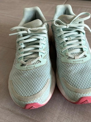 Αθλητικά Adidas σαν καινούργια, άνετα ανοιξιάτικα μέντα μέγεθος 38