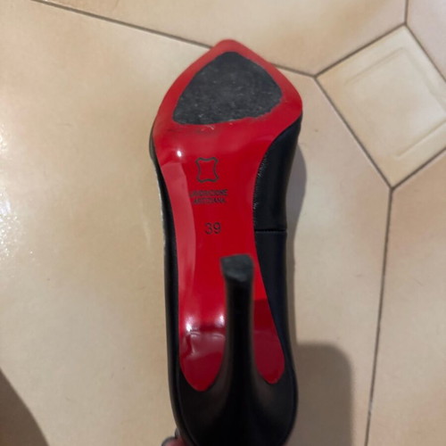 Mark Milan 39 leather pumps like new black