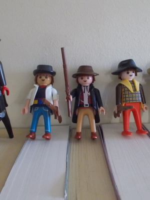 Playmobil φιγούρες της Άγριας Δύσης σαν καινούργιες με πλήρη οπλισμό