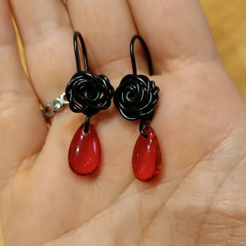 Rose earrings made of black aluminum wire with red drop new