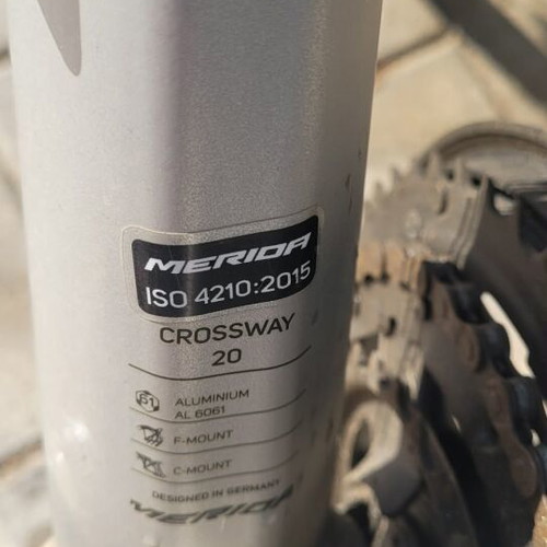 Merida Crossway 20-D cross trekking bike like new with pump and helmet