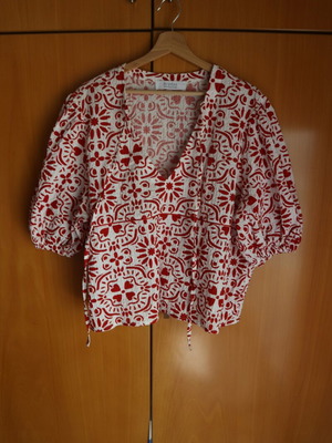 Arpyes shirt like new, medium/large, white and red