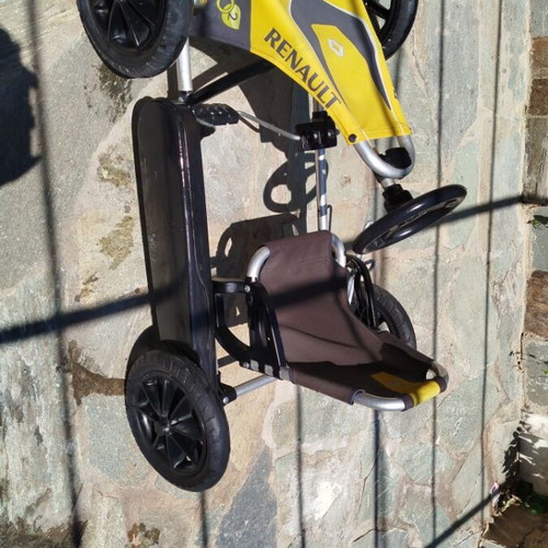 Renault Eco 2 pedal car used with adjustable seat and handbrake