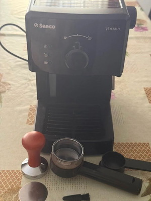 Philips Saeco Poemia Espresso machine used with filter and tamper