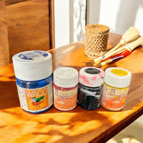 Painting paints used for stone, wood, and canvas