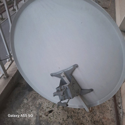 Aluminum satellite dish like new 1 meter with 2 LNB and mount