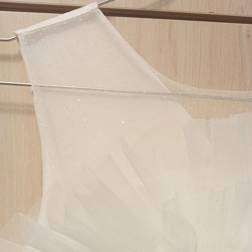 Flower girl dress new, sizes 7 and 9 years, tulle skirt with bow