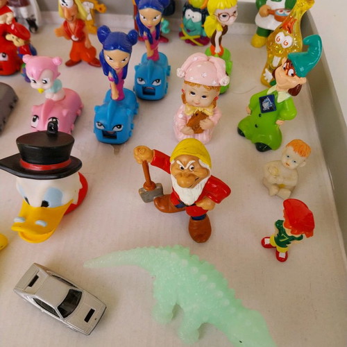 Collectible figures new, pack of 27 pieces