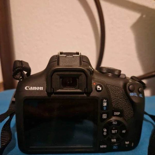 Canon EOS2000D camera with 18-55mm lens like new