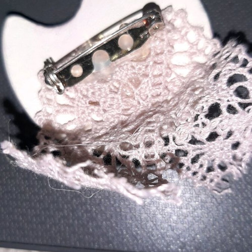 Dove pin new with details and lace