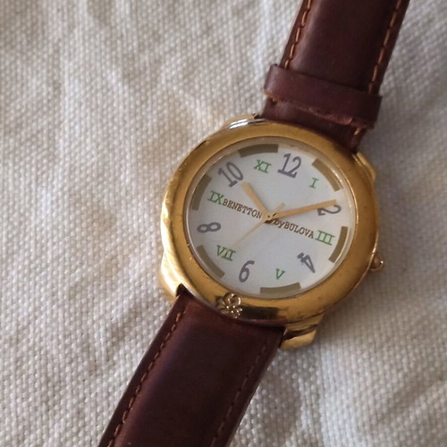 Benetton unisex watch like new, gold color
