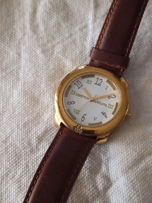 Benetton unisex watch like new, gold color