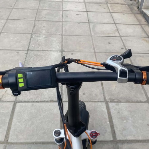Electric bike like new with one-year battery warranty
