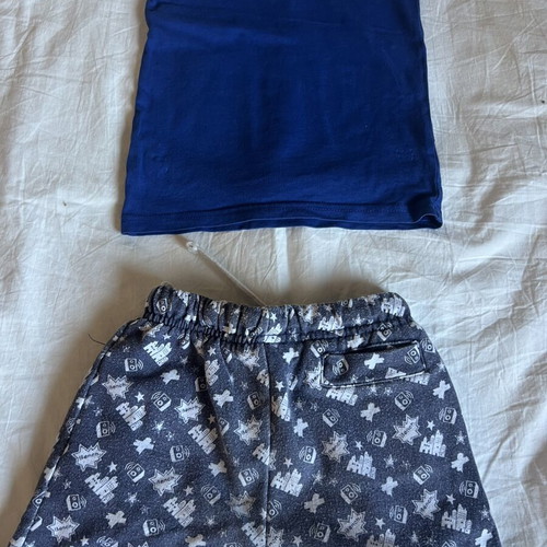 Set of shorts and sleeveless top like new, 2-3 years