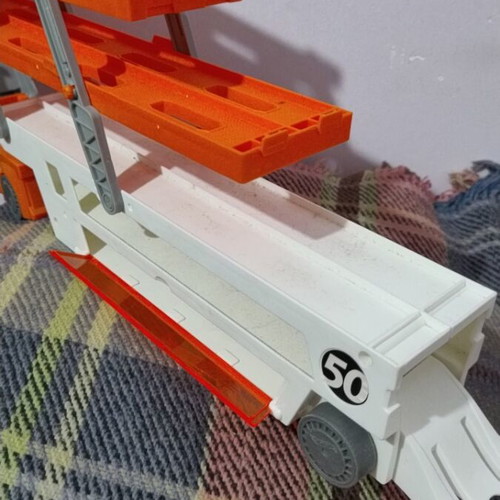 Hot Wheels Six-Level Truck Garage like new