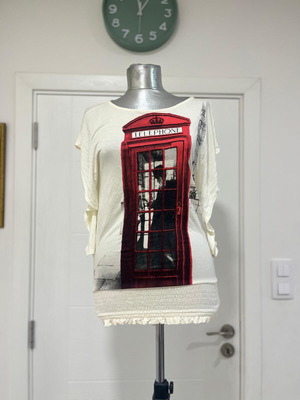Silvian Heach blouse with batwing sleeves and telephone booth graphic like new