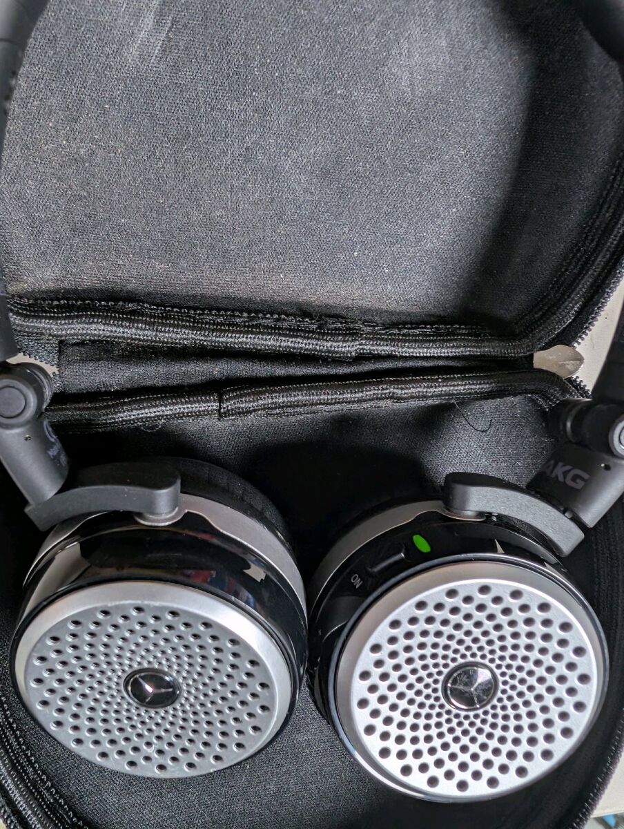 Mercedes-Benz AKG P104 wireless… - € 150,00 - Vendora.cy