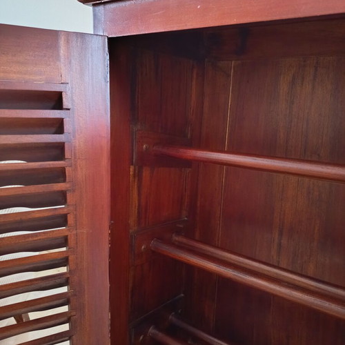 Wooden shoe rack elegant, like new, walnut color
