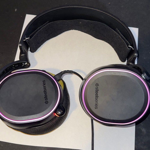 Steelseries wired headphones used with defects