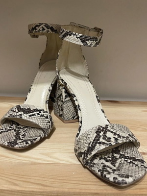 Bershka high-heeled sandals animal print snake pattern 8cm ankle strap like new