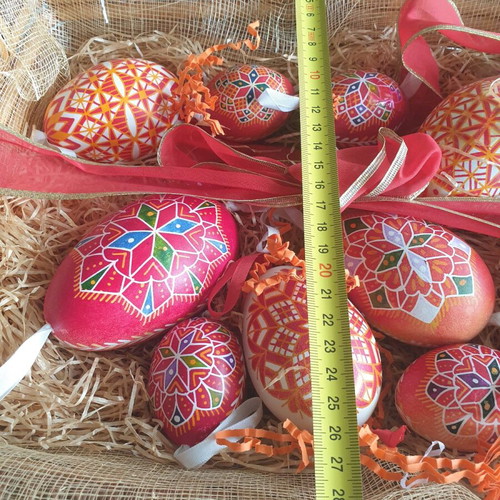 Easter egg basket like new, woven with wooden handles