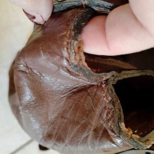 Leather shoulder bag used, large brown and spacious