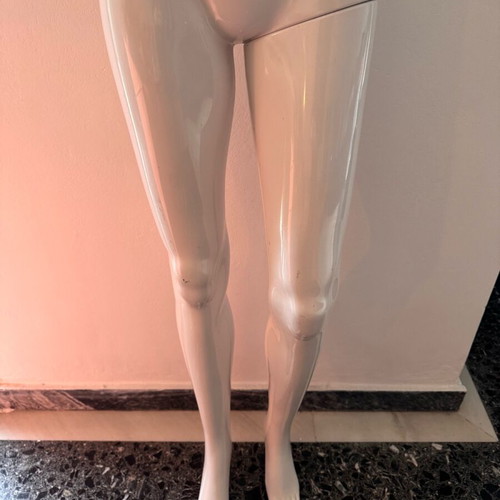 Mannequin used, display doll in excellent condition