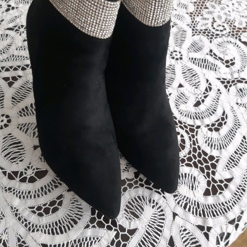 Franchesca Moretti suede black boots size 39 like new with rhinestones