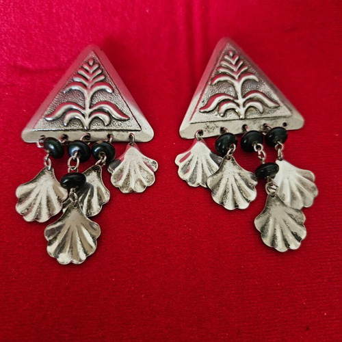 Vintage earrings used, silver with unique carving