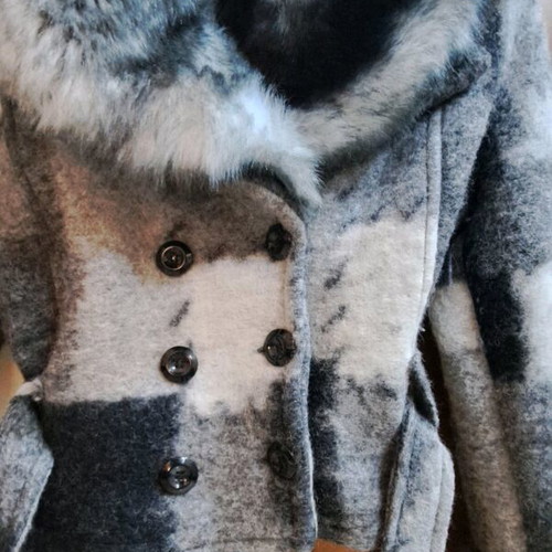 Women's coat like new, size L, black and gray