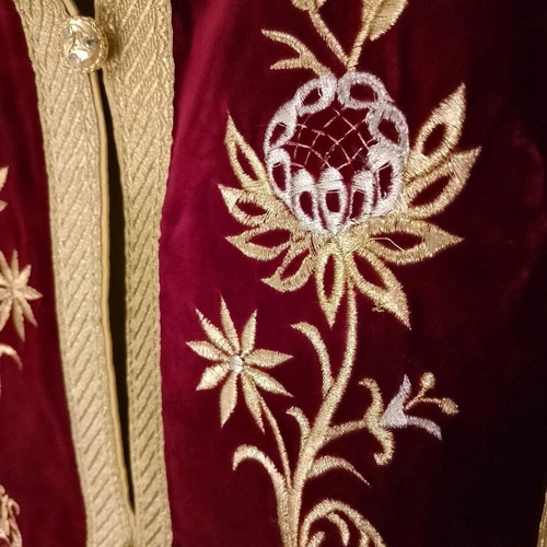 Priestly epitrachelion like new, gold thread embroidery on red velvet