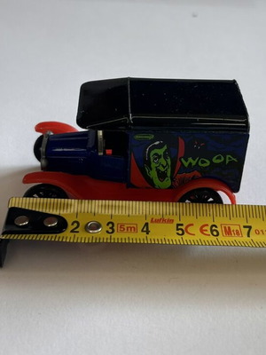Matchbox 2005 Model T Ford Van 1921 Dracula