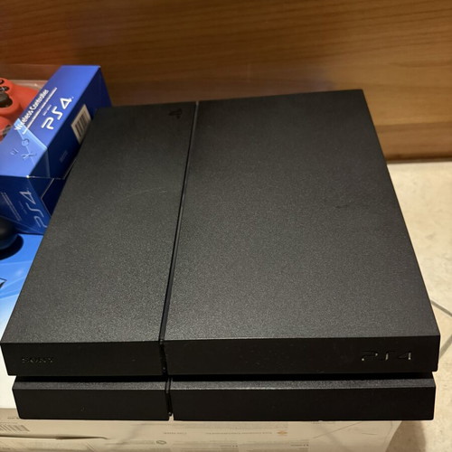 Sony PlayStation 4 500GB console like new with 2 controllers and 3 games