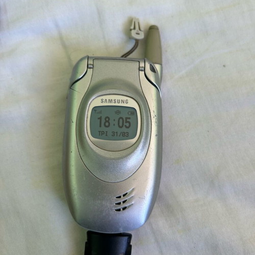 Samsung T100 phone set used, one works, one for parts