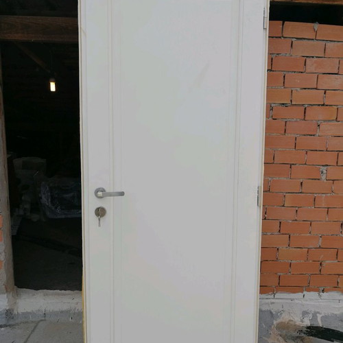 Solid wood white doors like new, pack of 3 pieces