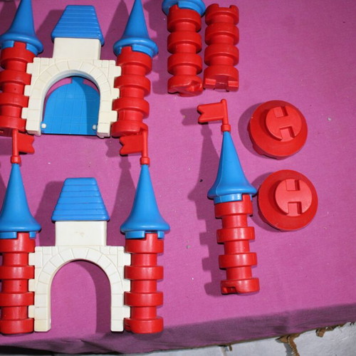 Playmobil plastic tower like new, pack of 9