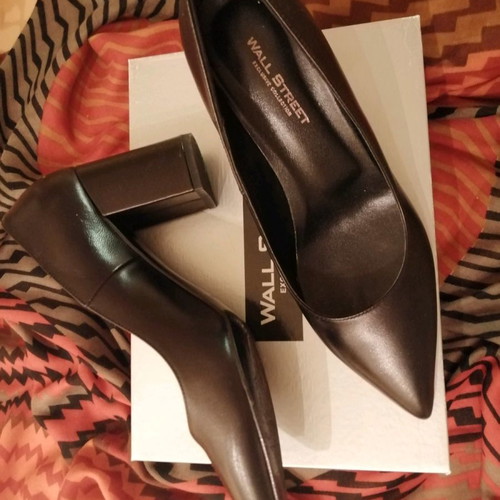 Wall Street black leather pumps used, size 40