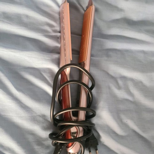 Hair straightener used that creates wavy hair