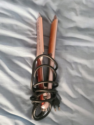 Ισιωτική μεταχειρισμένη που κάνει κυματιστά τα μαλλιά