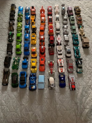 Колекция от 66 коли Hot Wheels и Matchbox като нови