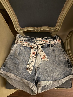Bershka denim shorts with fabric belt, like new, size S