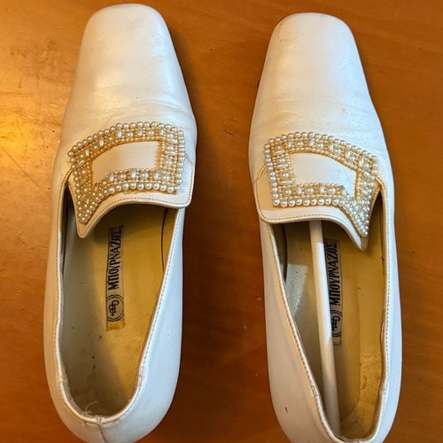 Bournazos bridal pumps with pearls like new, size 39, white