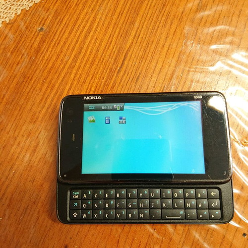Nokia N900 Maemo Linux 32GB like new, black with physical keyboard