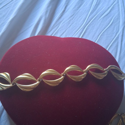 Vintage Atelier jewelry set like new, gold tone, 60s-70s