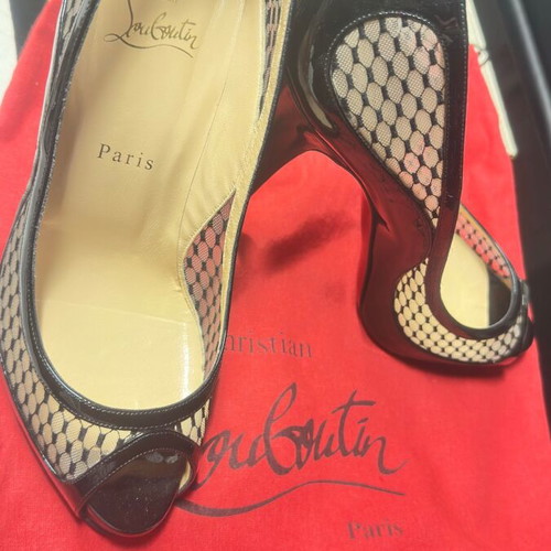 Christian Louboutin peep toe pumps size 40 like new, black