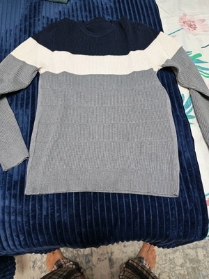 Men's tricolor knitted sweater Large like new