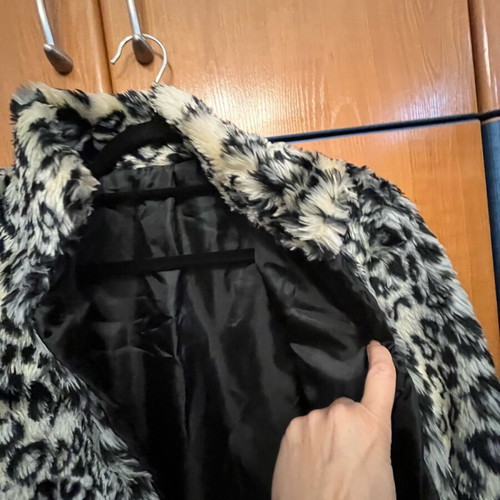Fur jacket youth size like new, multicolor